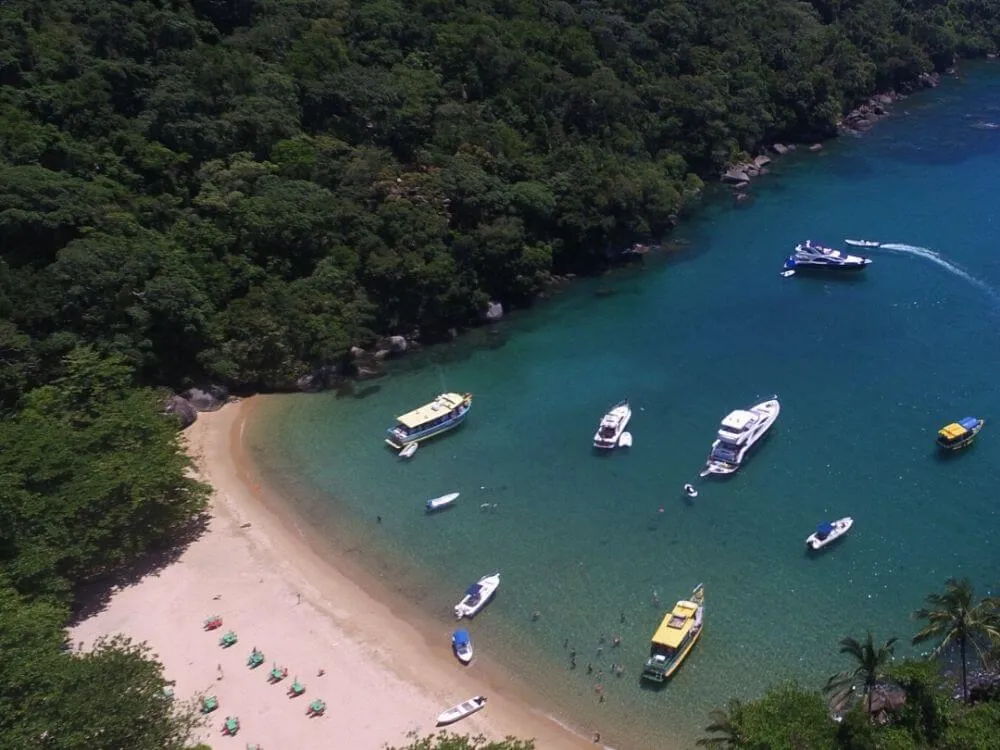 Curta um passeio de Super Boat com destino a Praia de Castelhanos! 3