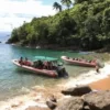 Descubra a Praia de Castelhanos em Ilhabela pelo Mar e Terra - Vá de Super boat e volte de Land Rover!