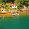 Se divirta em um passeio de Super Boat em Ilhabela com destino a Praia do Bonete e a para a Praia de Indaiauba!