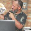 Aprenda sobre as cervejas artesanais em uma degustação guiada por um profissional online em tempo real!