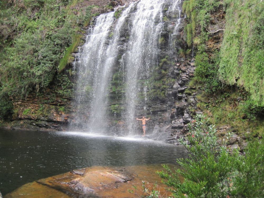Surpreenda-se com a beleza natural da Cachoeira da Farofa na Serra do Cipó! 2