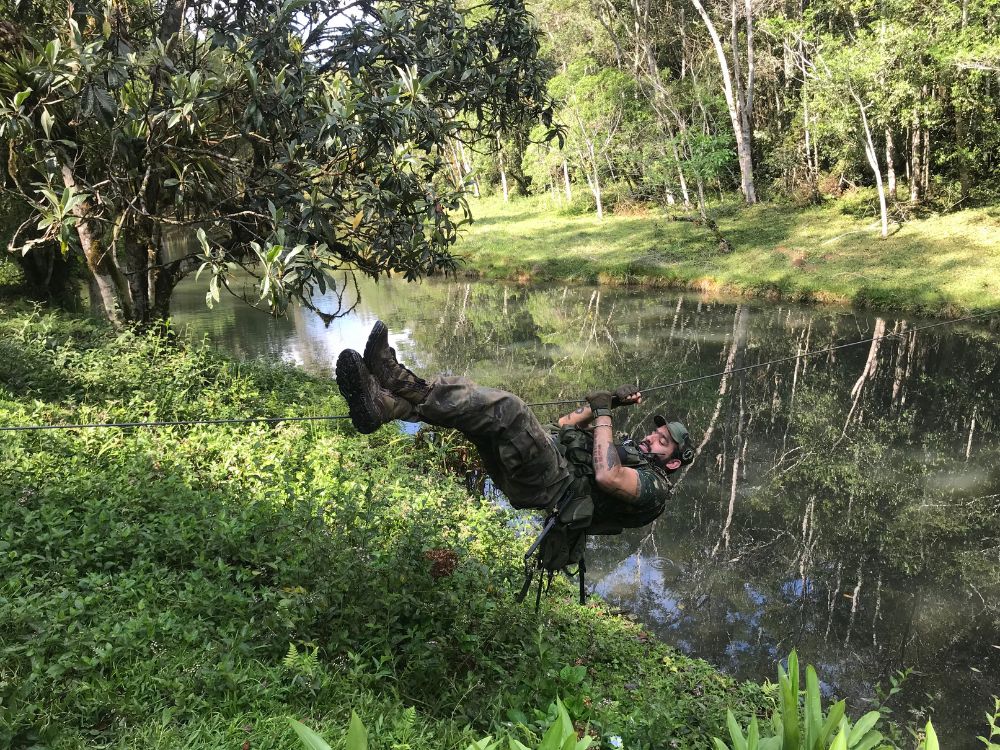 Aventure-se na floresta em Sobrevivência na Amazônia