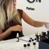 Momento perfumista com manual e kit olfativo para criação de fragrâncias únicas