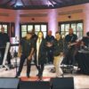 Karaokê ao Vivo - Experimente ser um Astro no Palco - Grupo Exclusivo