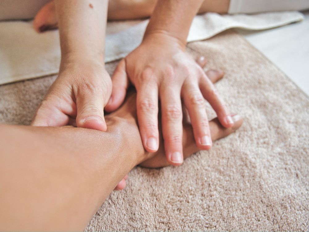 Massagem Relaxante com Pedras Quentes 2