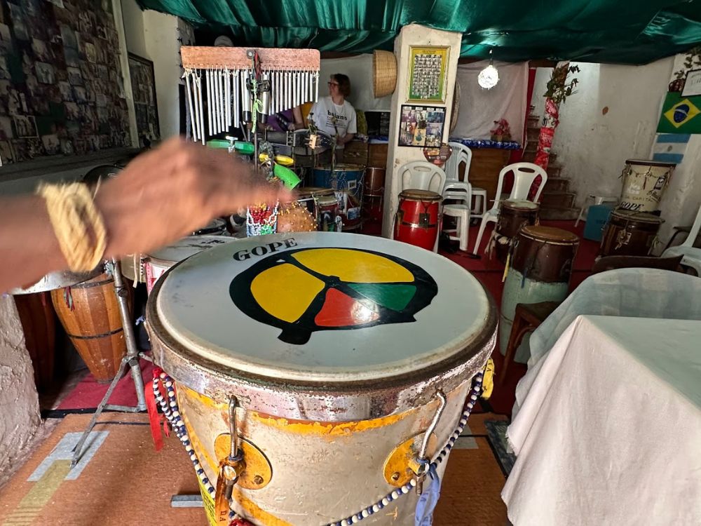 Explore os ritmos contagiantes da Bahia em um tour com aula de percussão! 2