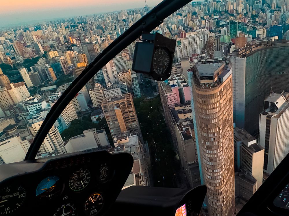 Observe São Paulo de cima por 20 min em um incrível vôo de helicóptero pelos principais pontos turísticos da cidade 2