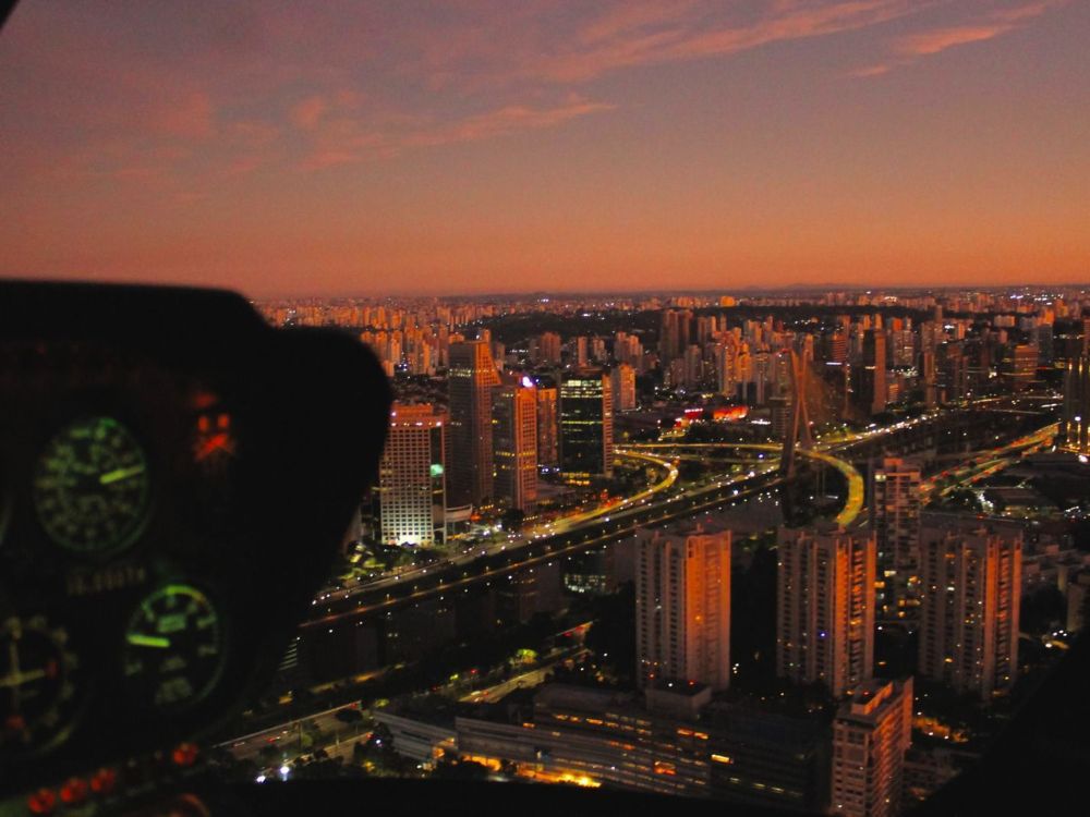 Observe São Paulo de cima por 20 min em um incrível vôo de helicóptero pelos principais pontos turísticos da cidade 3