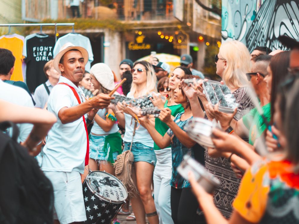 Samba no pé! conheça a música e a cultura brasileira em um ensaio de escola de samba 1