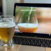 Cervejas artesanais desvendadas: explorando 5 estilos diferentes de cerveja em uma degustação online