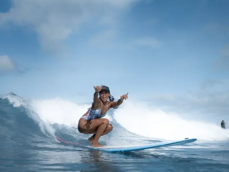 Surf-English-Lets-Surf-na-crista-da-onda-ubatuba-sp