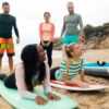 Surf com a galera: Criando memórias e experiências em Ubatuba para grupo exclusivo.
