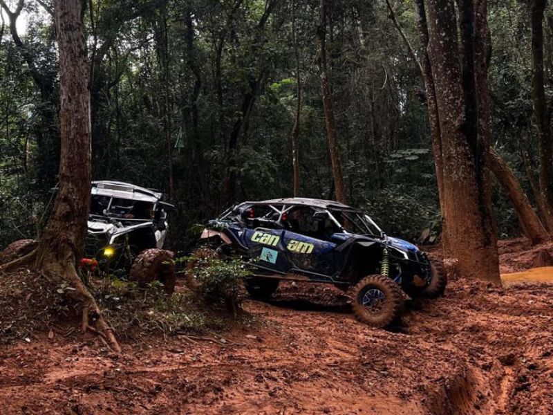 UTV Off-road no Pinheirinho: Aventura Sobre Quatro Rodas até 3 pessoas 19