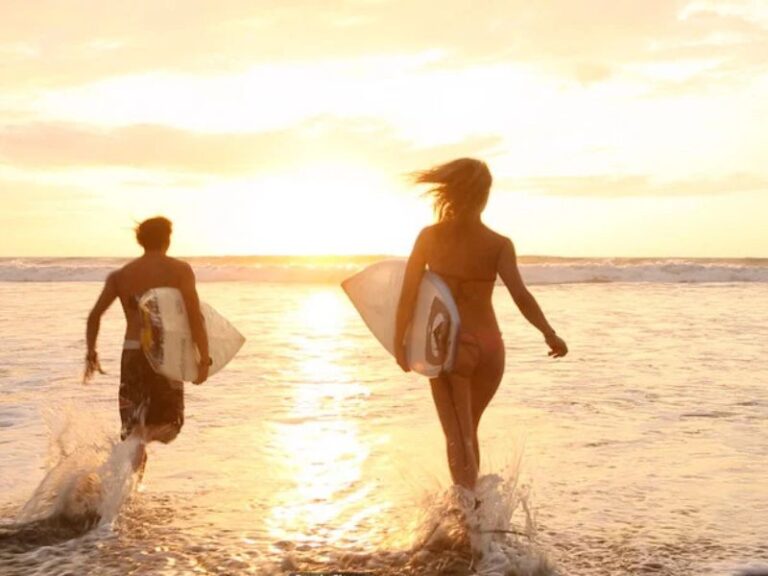 Aula-de-Surf-para-duplacasal-Mais-que-experiencia-uma-vivencia-em-Ubatuba-2