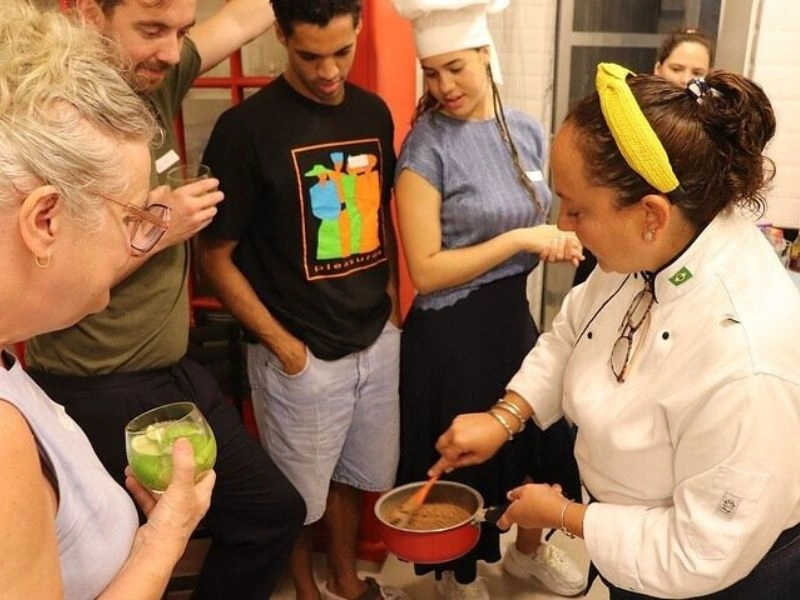 Aula de culinária de 3 horas em Brasília com 9 receitas e bebidas à vontade - Imagem 3