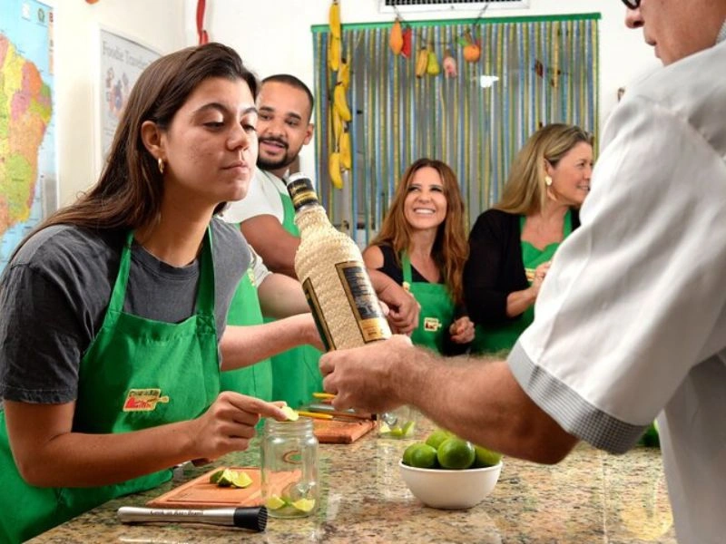 Aula de Culinária Vegana Rio: Moqueca e Caipirinhas Práticas
