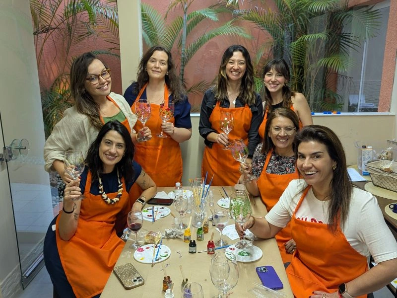 Workshop de Pintura em Taça: Técnica em Vidro e Vinho - Imagem 4