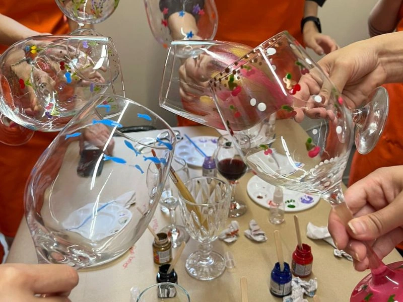 Workshop de Pintura em Taça: Técnica em Vidro e Vinho - Imagem 3