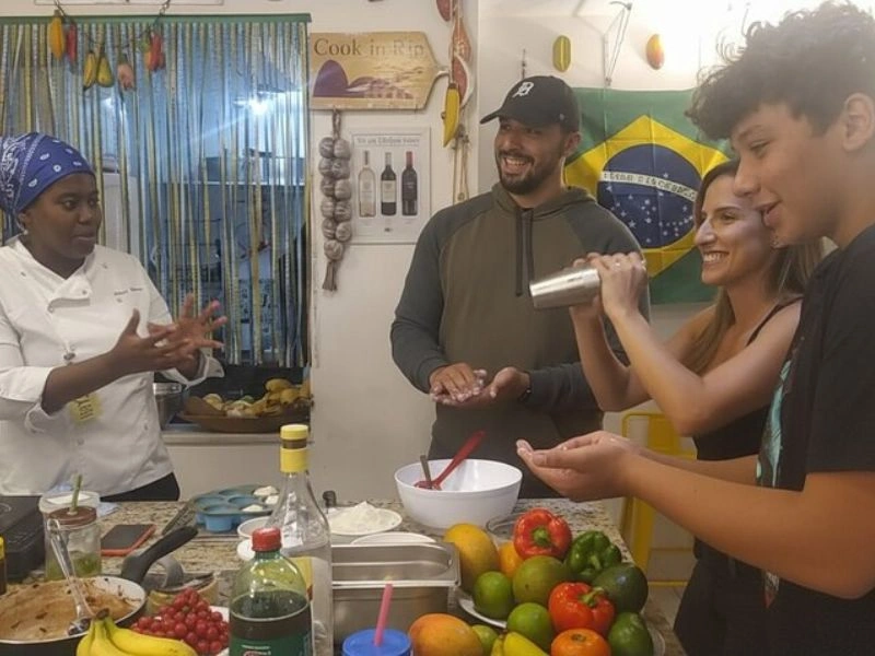Aula de Culinária de 4h em Florianópolis: 8 Receitas e Bebidas à Vontade - Imagem 4