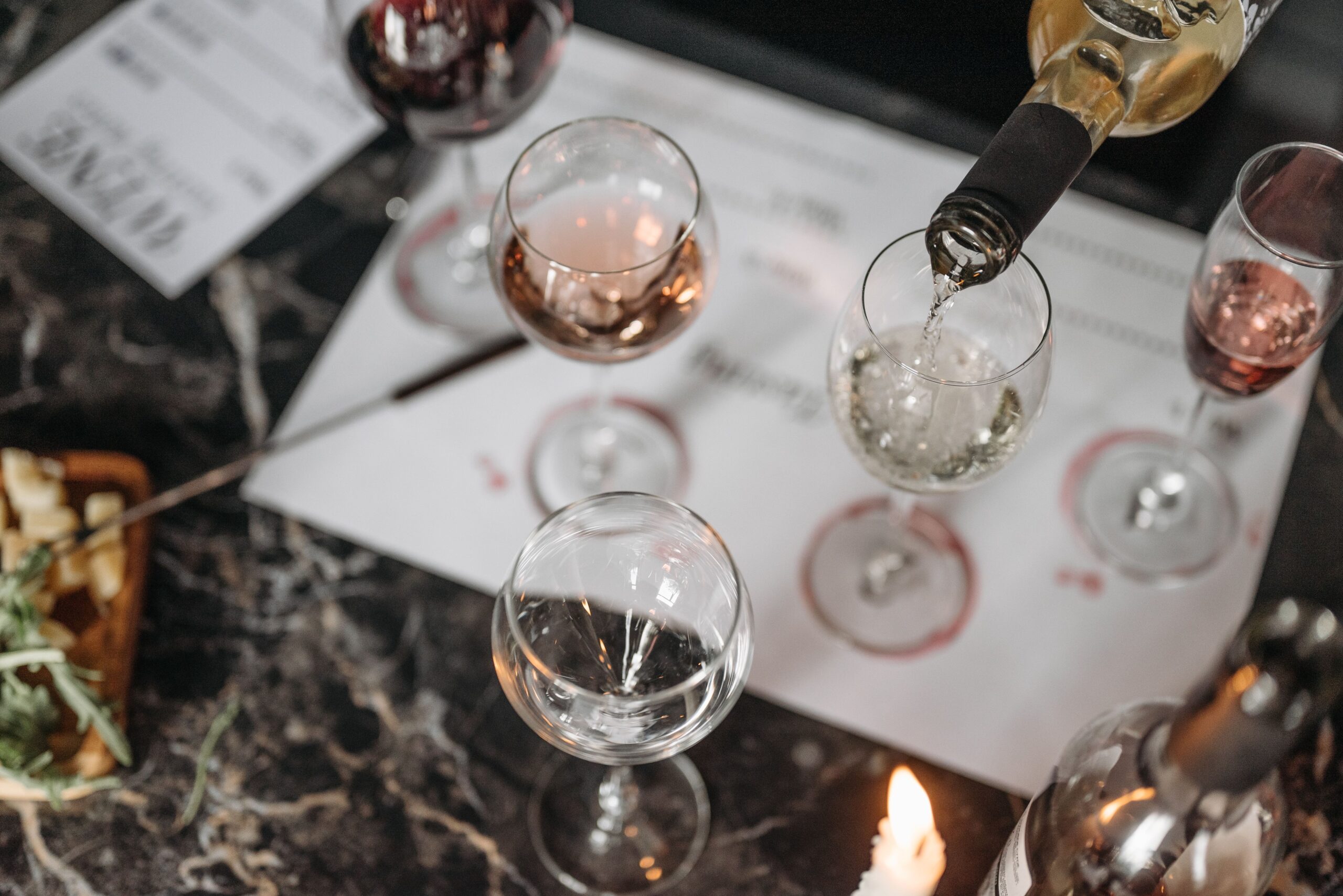 Degustação e vivência gastronômica, opção de experiência de bem-estar para presentear na categoria Beber